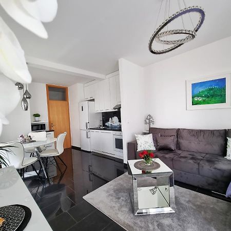 Deluxe Novalja Apartment Exterior foto